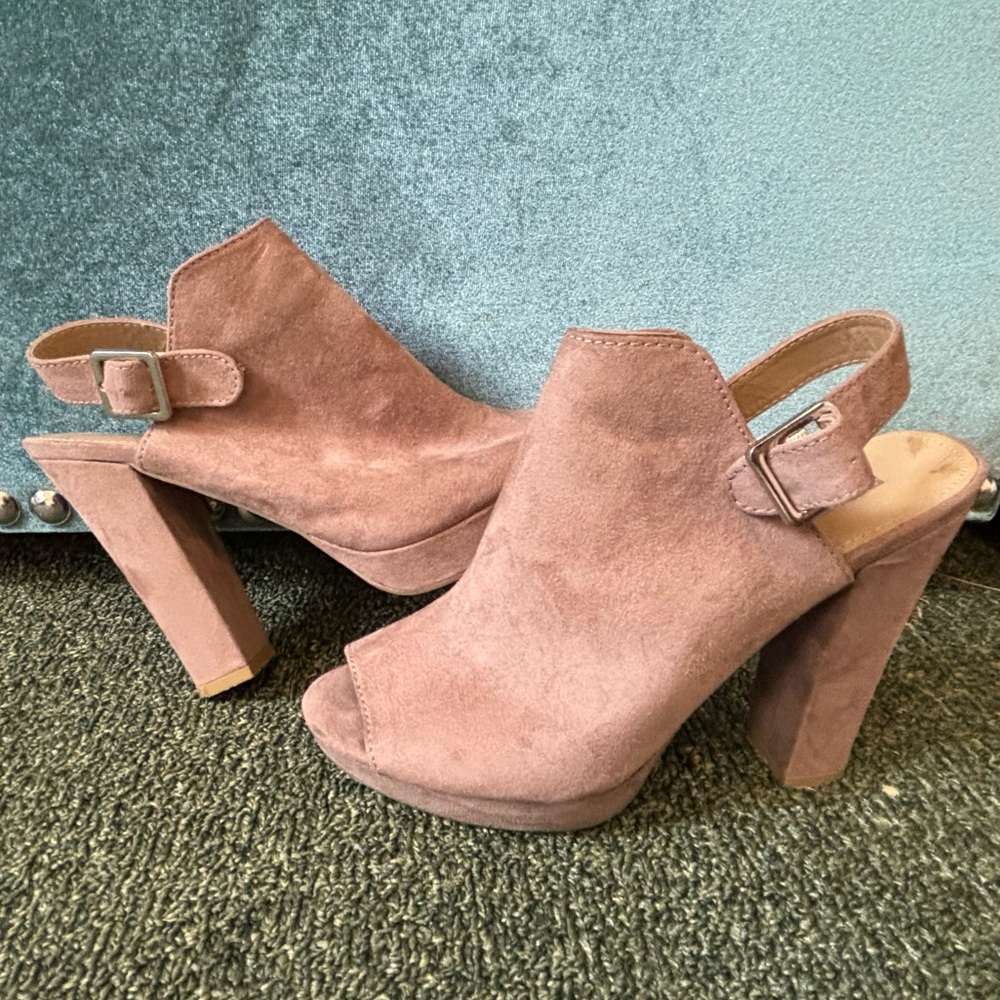Report Nude Heels